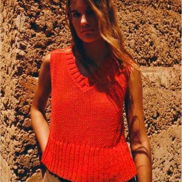 Zara Bright Red Sleeveless V-Neck Knit Tank - Picture 2 of 4
